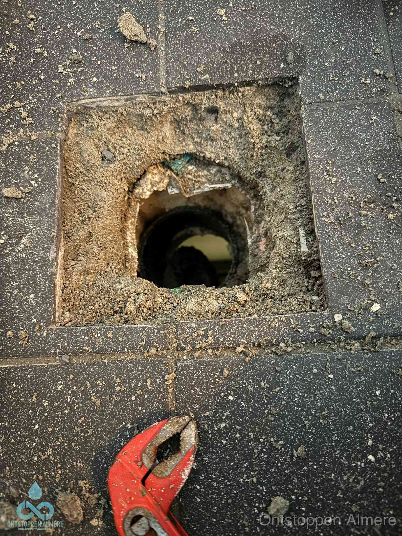 Rioolputje erfgrens eigendom in Almere